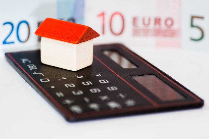 Možnost kdykoliv refinancovat hypotéku neprospěje nikomu. Proč má poplatek za její splacení během fixace smysl?
