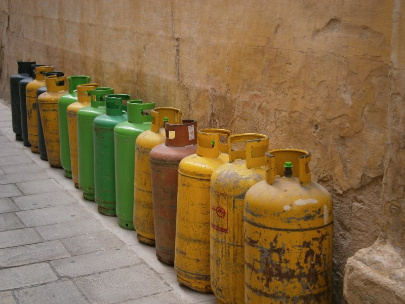 LPG láhve jsou bezpečným zdrojem tepla. Jaké jsou zásady jejich správného používání?