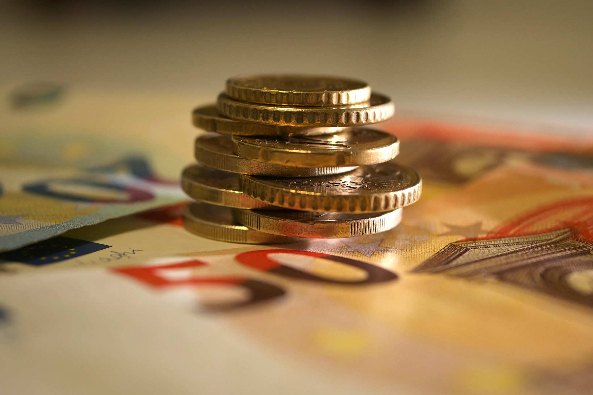Studie Forvis Mazars: V ČR narostla průměrná mzda o 9 %, stále však zůstává pod úrovní Polska 
