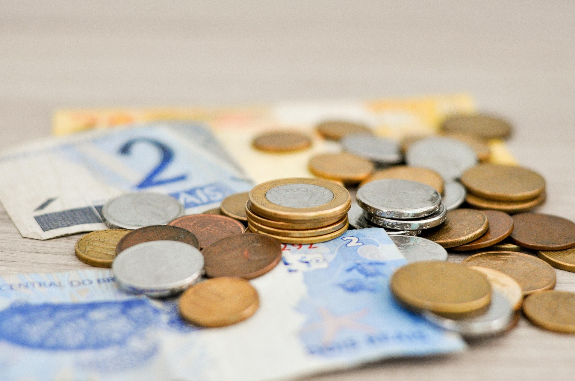 Transparentnost odměňování: Firmy čekají reporty, lhůty na nápravu i sankce přesahující milion korun